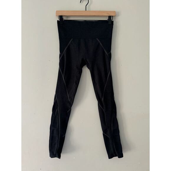 Athleta Pants - ATHLETA Embodiment Black/Dark Grey Seamless
Leggings Size Medium Style 242859